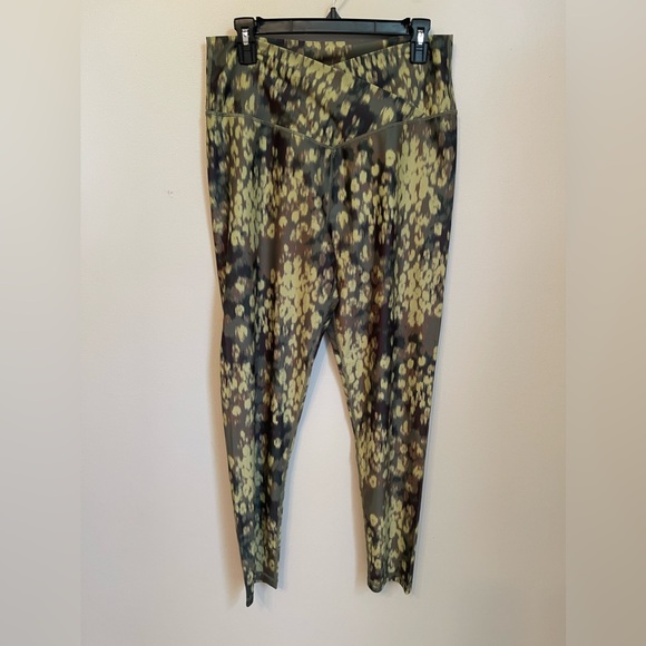 Aerie Offline High Rise Green Leopard Leggings - Picture 5 of 10
